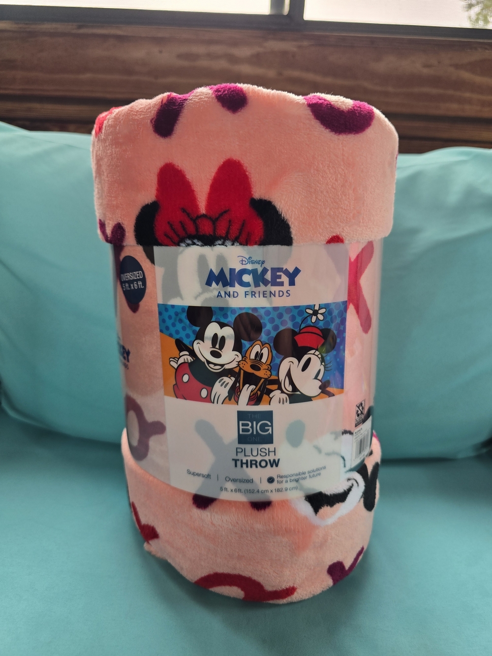 Disney Mickey & Friends Pink Plush Throw Blanket with Hair Care Set - Picture 7 of 8